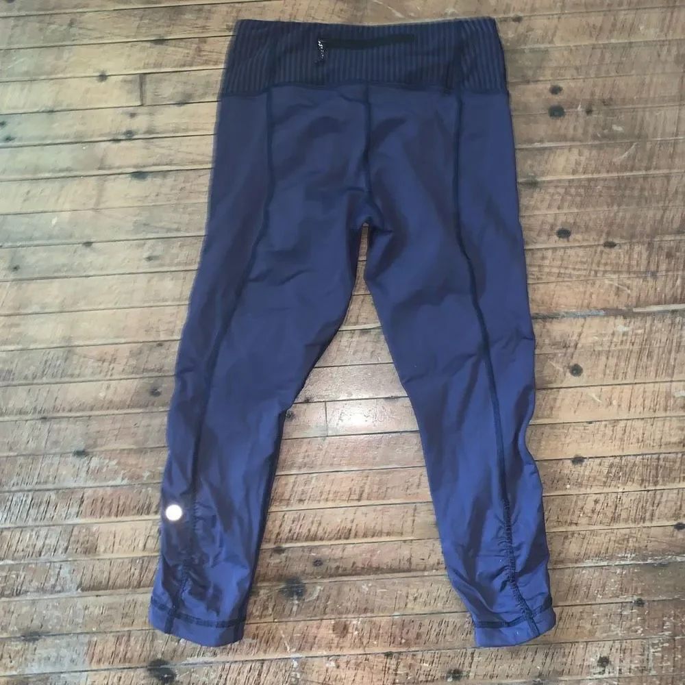 Lululemon Run with grace purple cropped size 4 Athleisure leggings